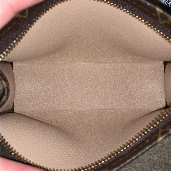 ❌SOLD❌Louis Vuitton Toiletry 15 - Picture 3 of 6